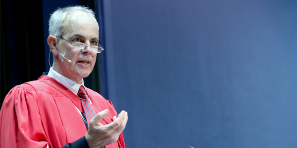 Dr Morné du Plessis addressing graduands during the 2016 March graduation cluster. Dr Morné du Plessis addressing graduands during the 2016 March graduation cluster.